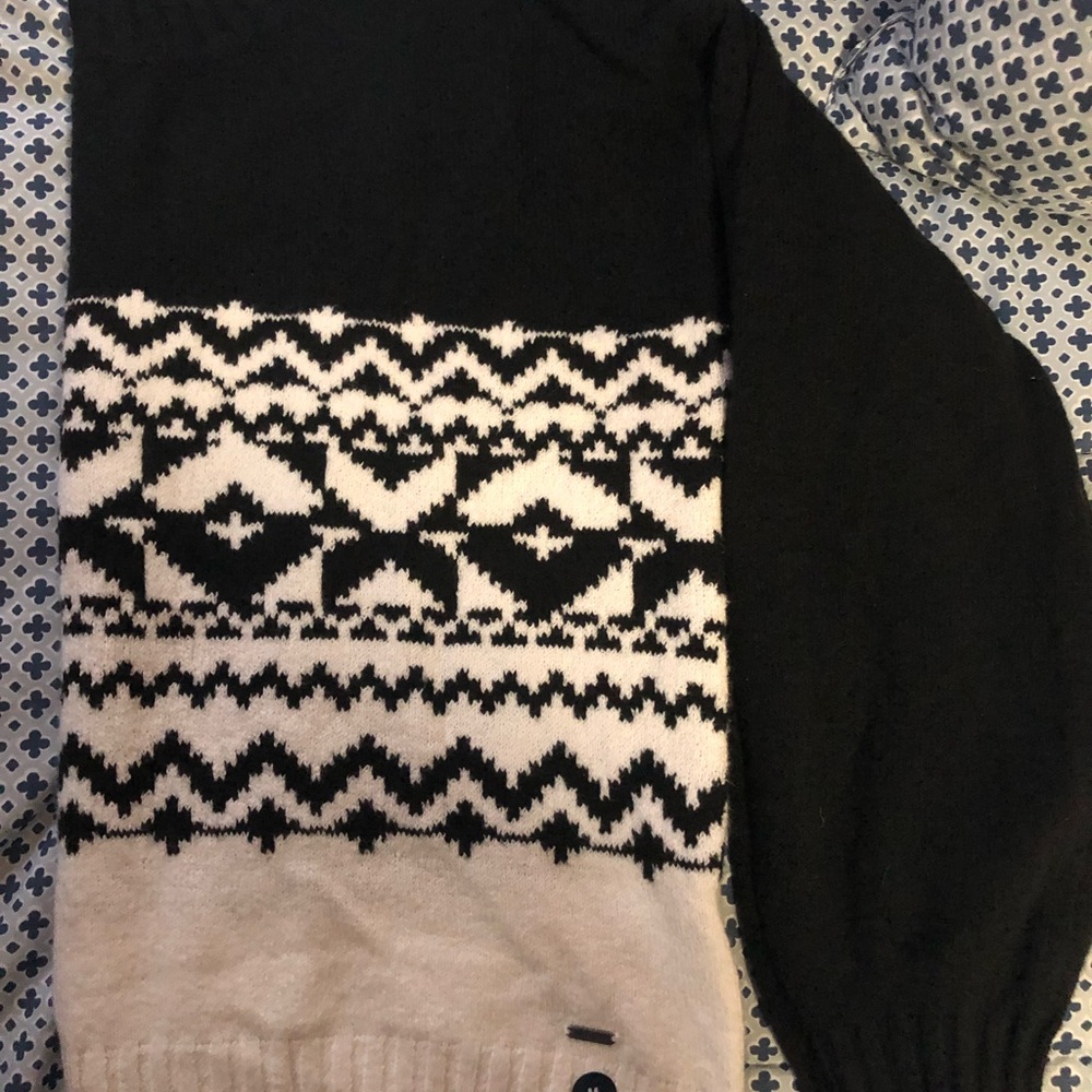 NWOT Hollister Black & White Sweater Medium